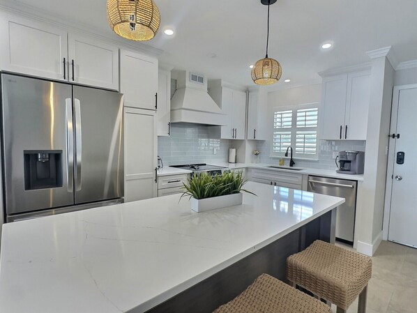 Fridge, microwave, oven, stovetop - Siesta Key Beach Vacation Condo at Vista Hermosa (Siesta Key)