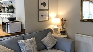 Living area - NEW with Vrbo! Stunning 1 bed barn conversion in beautiful rural village (Westow)