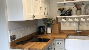 Private kitchen - NEW with Vrbo! Stunning 1 bed barn conversion in beautiful rural village (Westow)