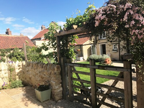 NEW with Vrbo! Stunning 1 bed barn conversion in beautiful rural village