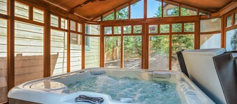 New Listing! Incredible Mountain Views Hot Tub Minutes to Main