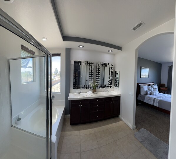 4 bedrooms, iron/ironing board, free WiFi, bed sheets