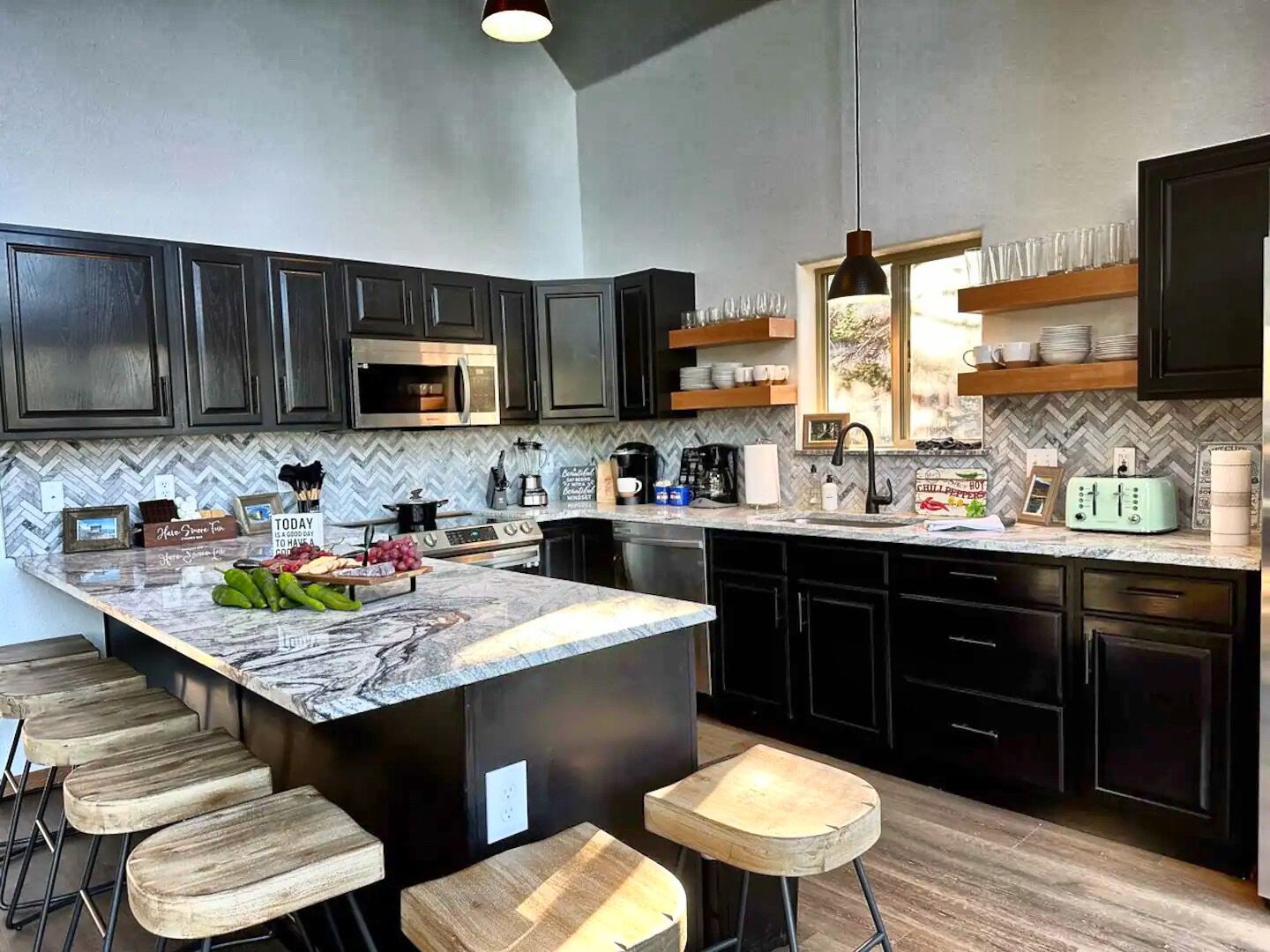 🏡Modern Cabin🌲Mountain Views🏔Arcade Games🕹Fun For All Ages 🐶 Pet Friendly