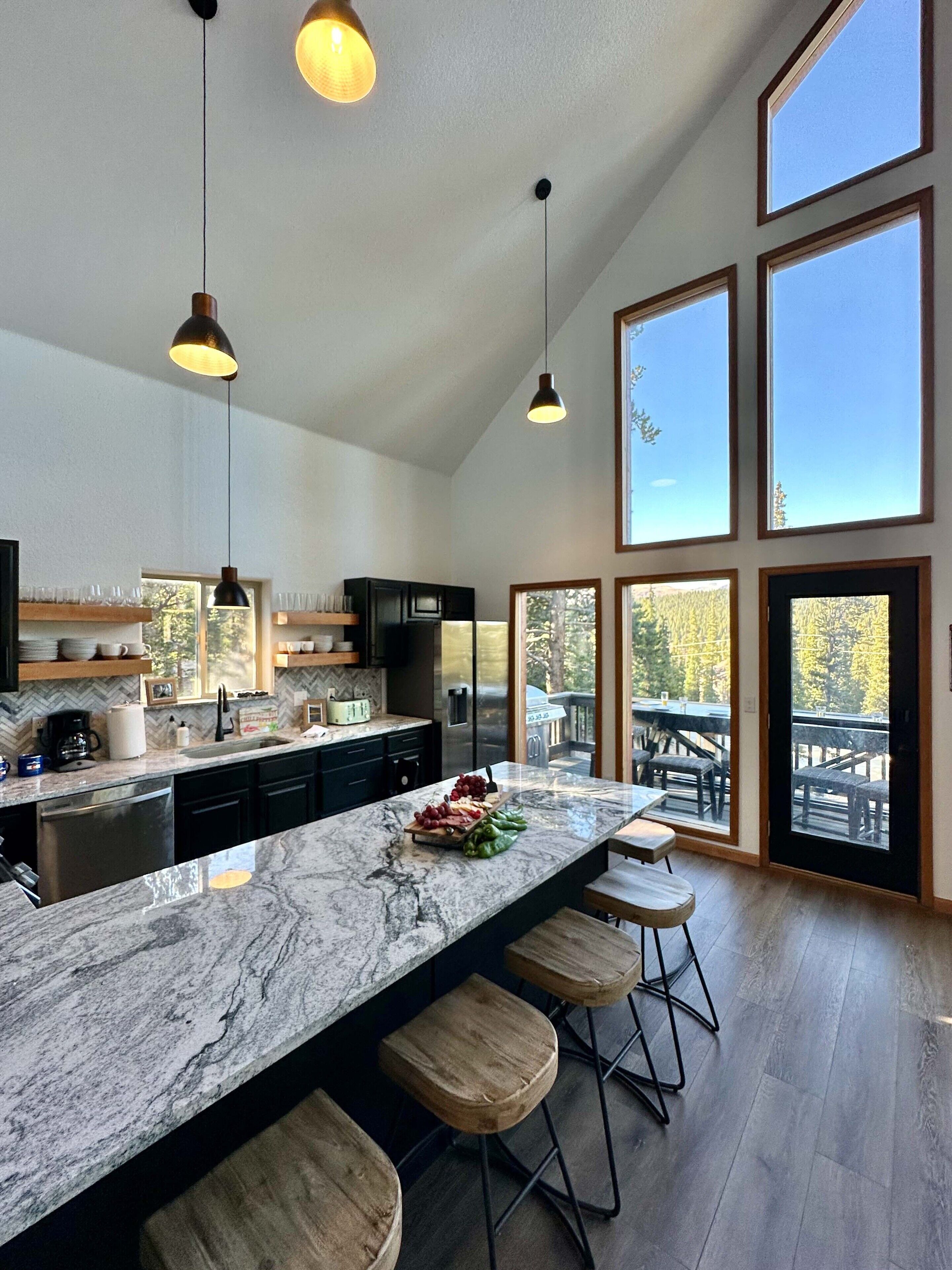 🏡Modern Cabin🌲Mountain Views🏔Arcade Games🕹Fun For All Ages 🐶 Pet Friendly