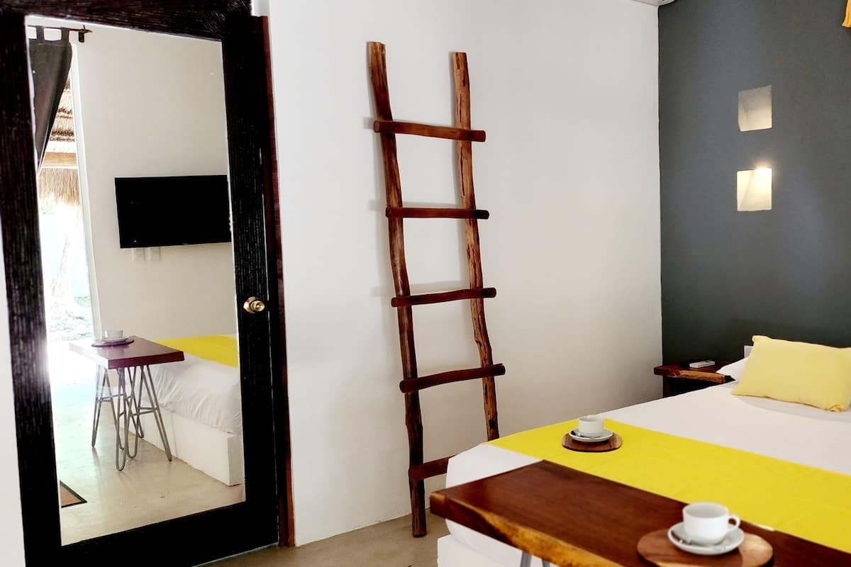 Caja de seguridad en la habitación, wifi gratis y ropa de cama