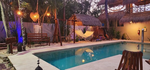 Außenpool, Cabañas (kostenlos), Sonnenschirme