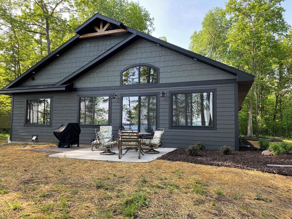 Outdoor dining - Fox's Den Fence Lake Home - Private with Lake View (Minocqua)