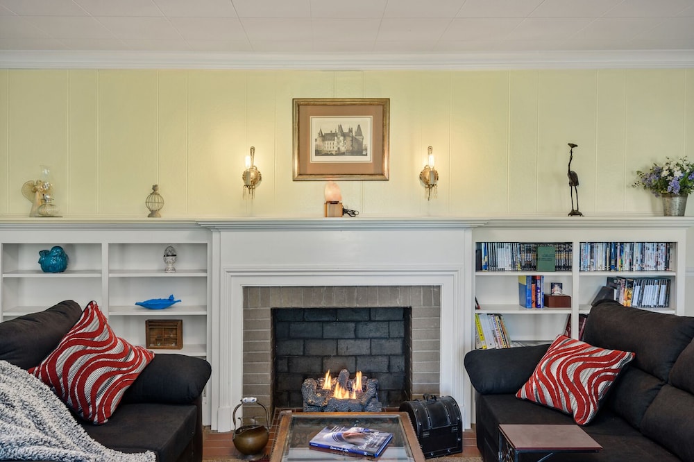 Home adjacent to Country Club, near Hospitals, Park, College and shopping.