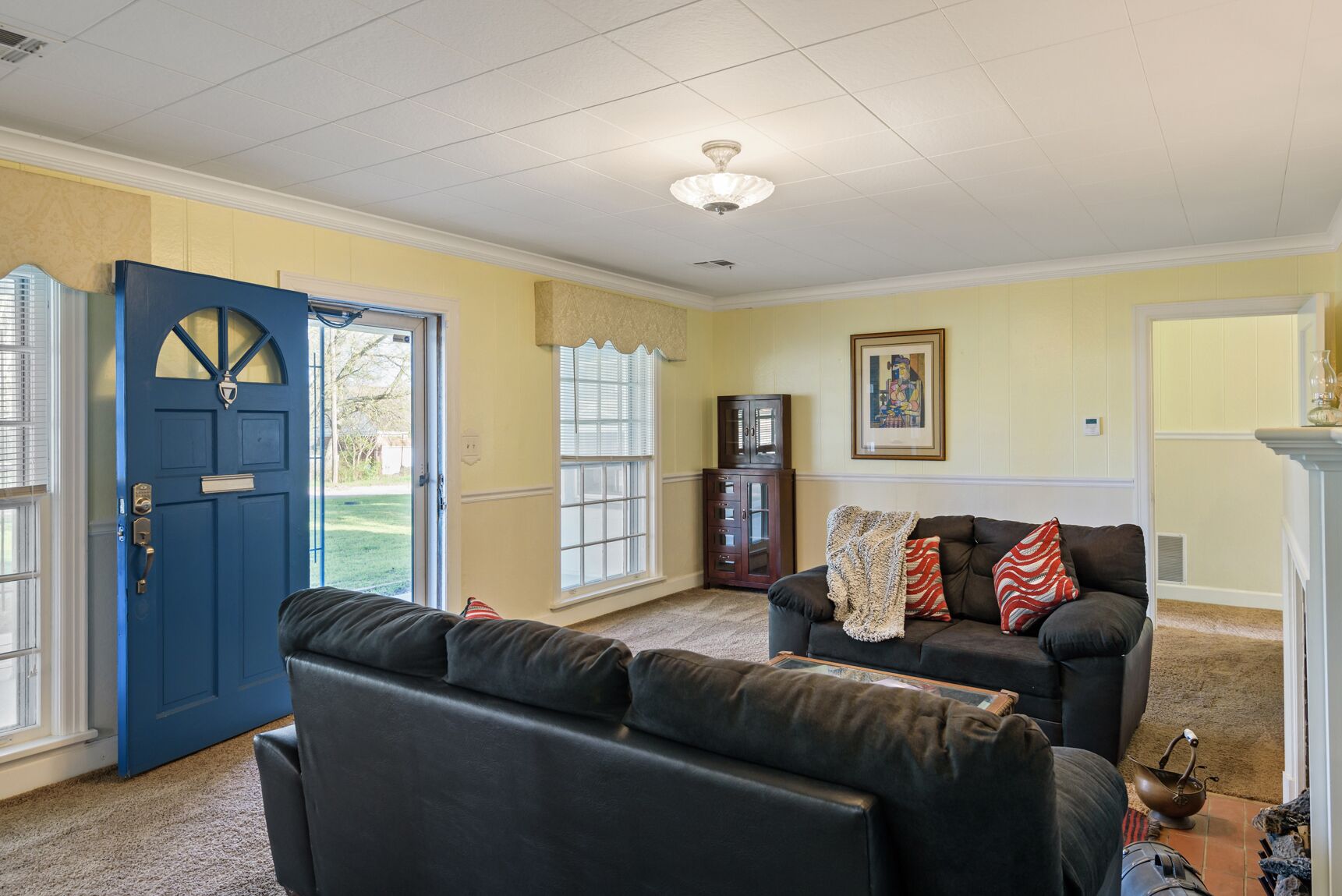 Home adjacent to Country Club, near Hospitals, Park, College and shopping.