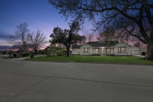 Home adjacent to Country Club, near Hospitals, Park, College and shopping.