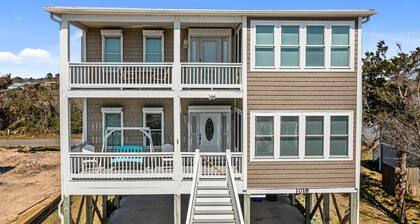 3rd Row w/ Private Pool, 2 Primary Suites & VIEWS