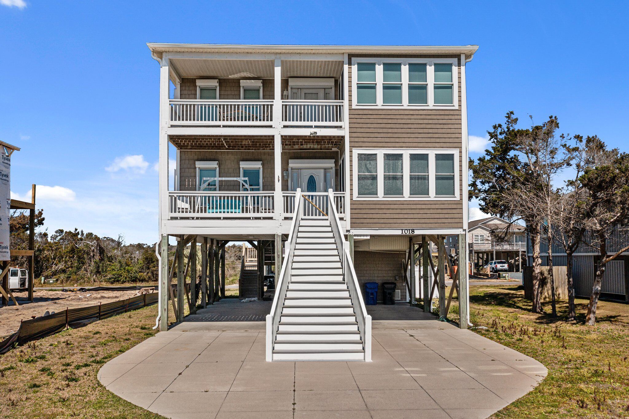 3rd Row w/ Private Pool, 2 Primary Suites & VIEWS