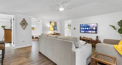 4 Mi to Dtwn: Jensen Beach Cottage