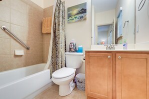 Gratis toiletartikelen, een haardroger, handdoeken