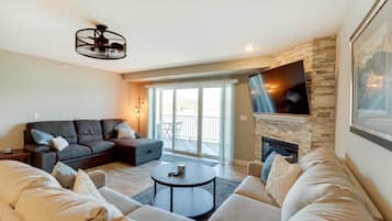 TV, fireplace