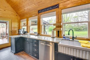 Private kitchen - Bowdon Cabin Stay Near Atlanta, Private Pool! (Bowdon)