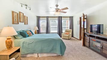 3 bedrooms, desk, iron/ironing board, travel crib