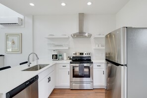 Fridge, microwave, stovetop, dishwasher