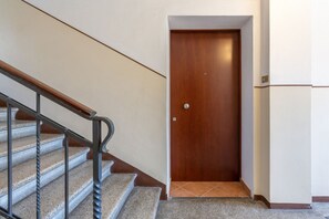 Interior - GuestHost - Ferrara Station Essential Apartment w/parking (Ferrara)