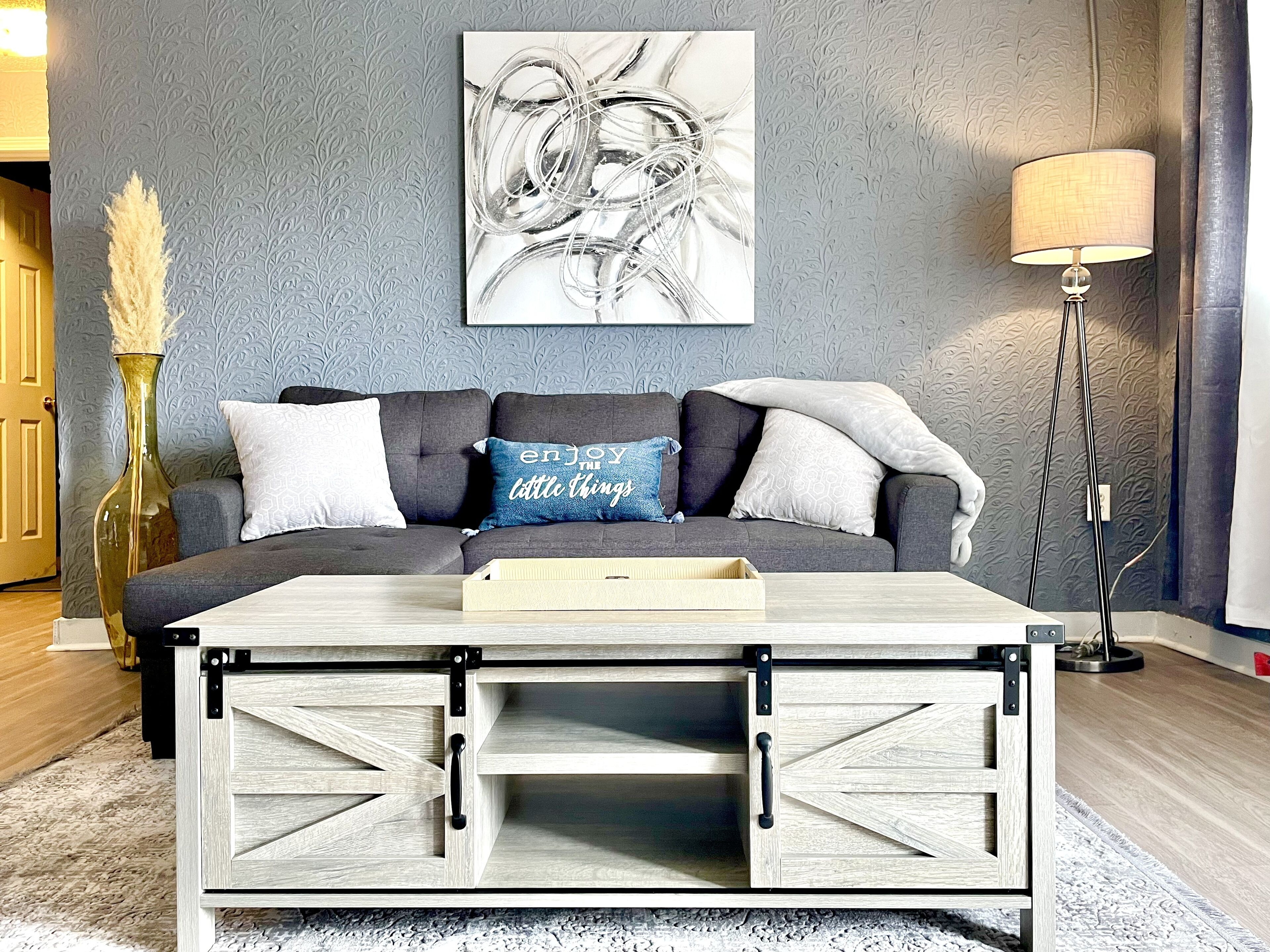 Renovated Apt Short Walk to Beach, Central AC, Fast WiFi