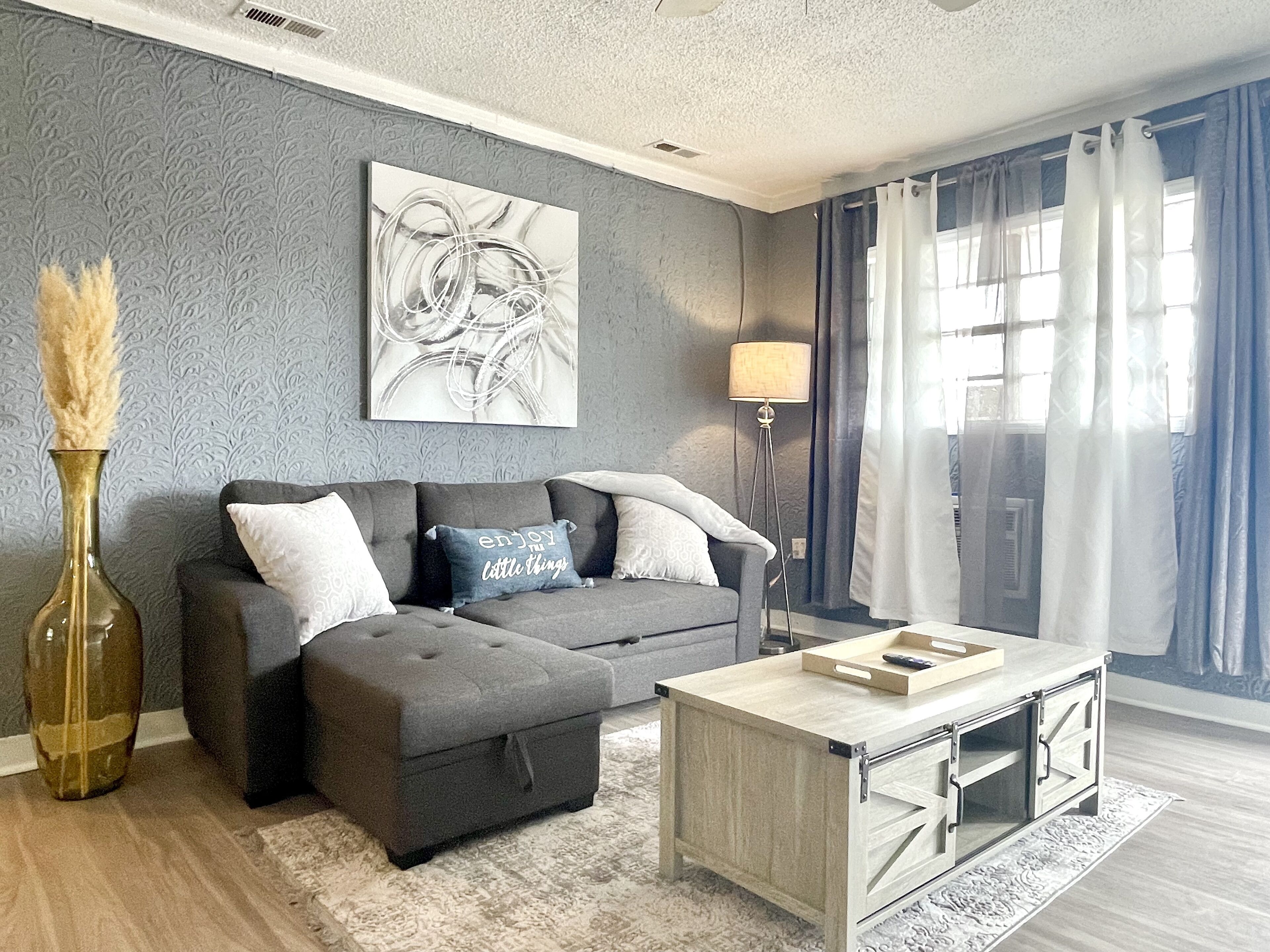 Renovated Apt Short Walk to Beach, Central AC, Fast WiFi