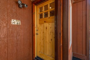 Interior - ~NEW~ Cozy Truckee Cabin ~ Close to Donner Lake, Downtown Truckee, and More! (Truckee)
