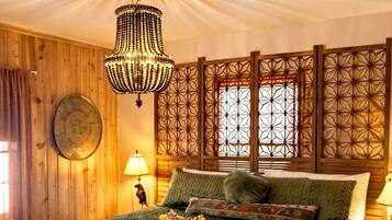 5 bedrooms, iron/ironing board, travel crib, WiFi (free)