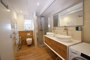 Shower, hair dryer, towels - Vacation apartment "Nostalgische Auszeit" - Holiday apartment "Nostalgische Auszeit" - Peace and quiet (Garz/Rügen)