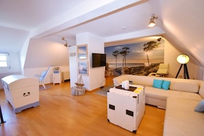 TV - Vacation apartment "Nostalgische Auszeit" - Holiday apartment "Nostalgische Auszeit" - Peace and quiet (Garz/Rügen)