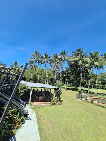 Fachada de la propiedad. Bramston Beach Resort