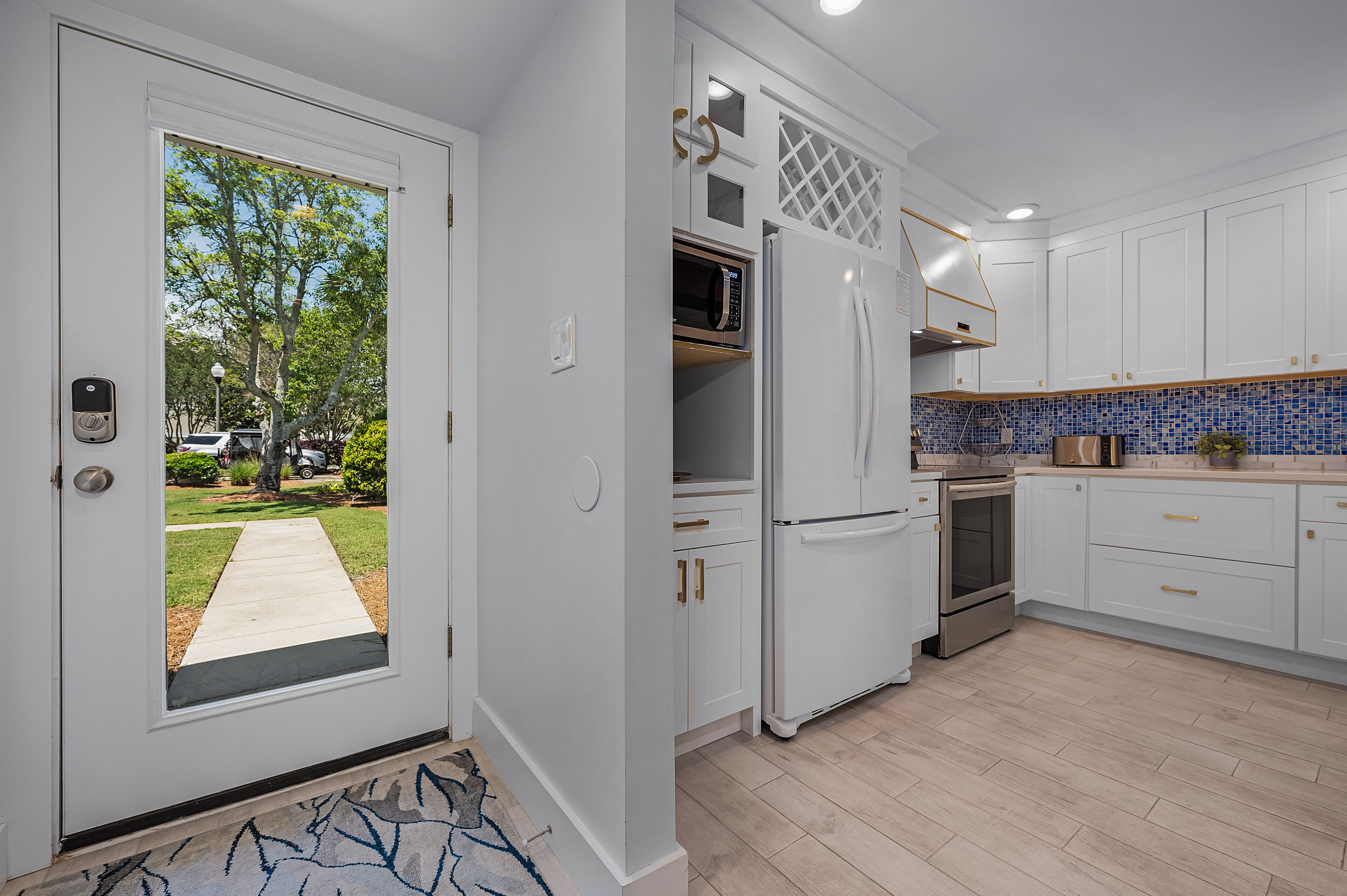 Beach and Resort home! New 6 seater golf cart, beach access and pools!