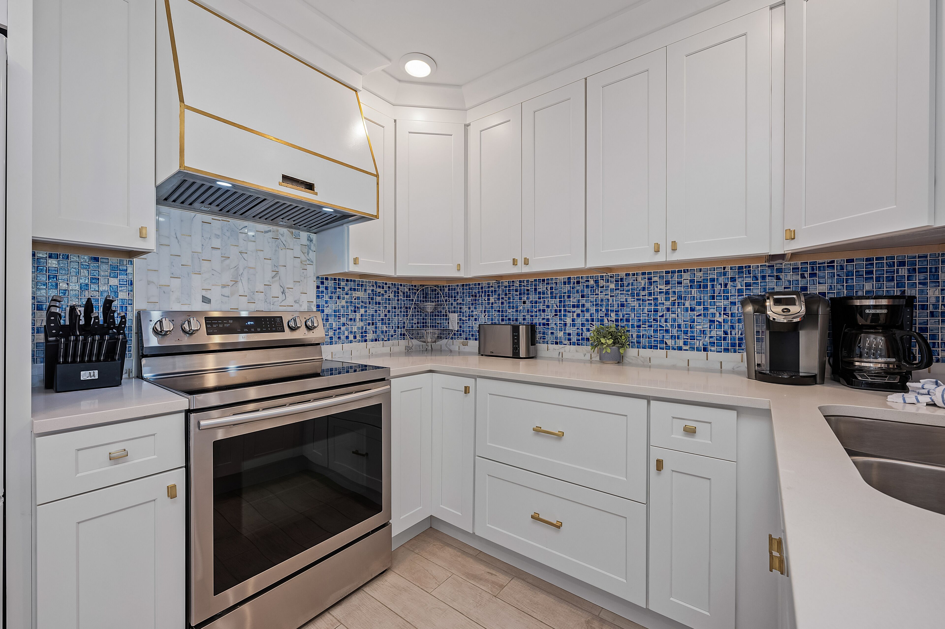 Beach and Resort home! New 6 seater golf cart, beach access and pools!