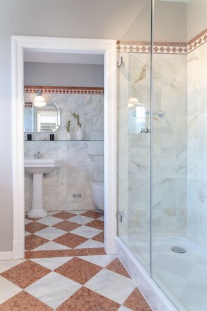Shower, free toiletries, hair dryer, towels