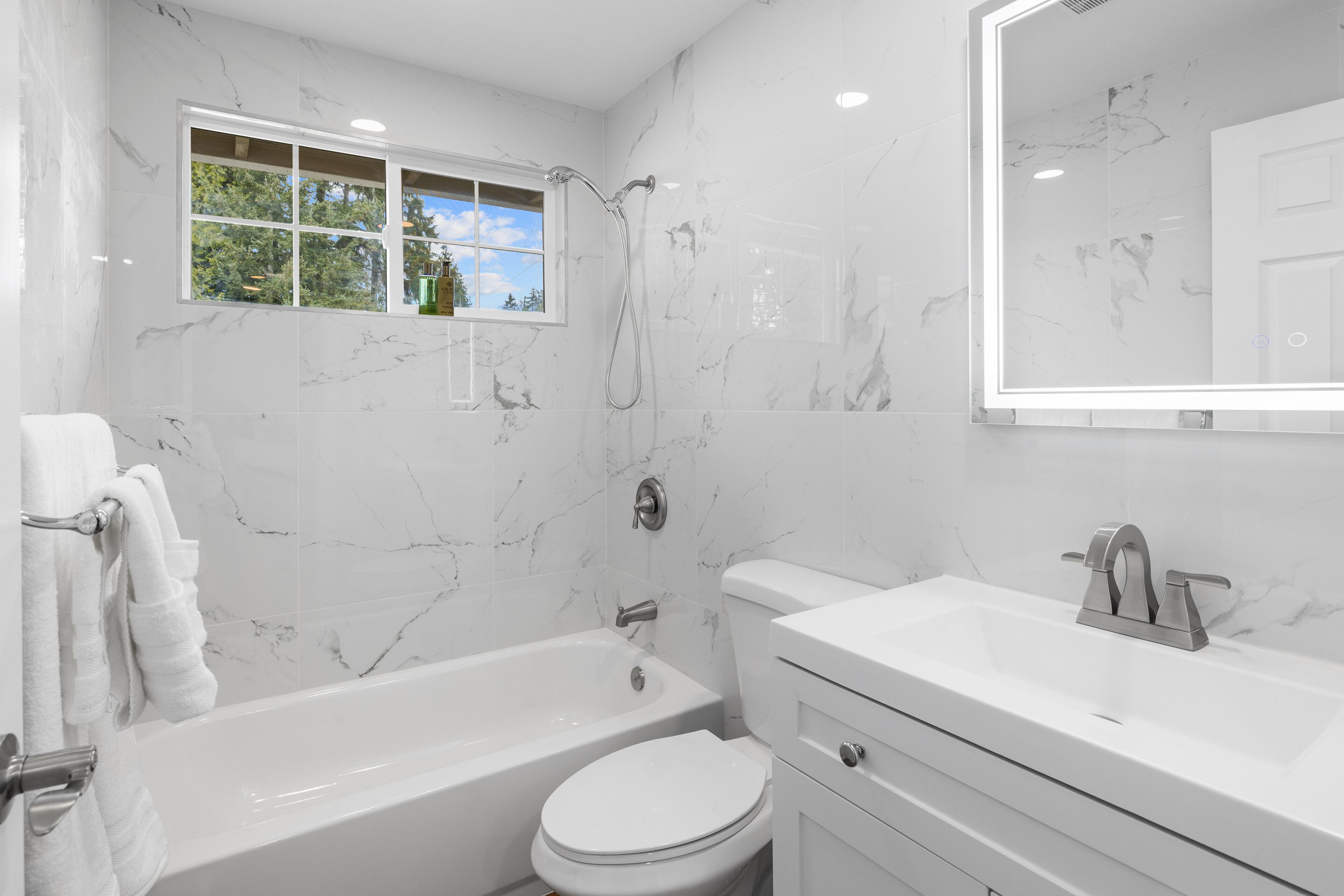 4BD/3BA Abode w Hot tub and Sauna NEW