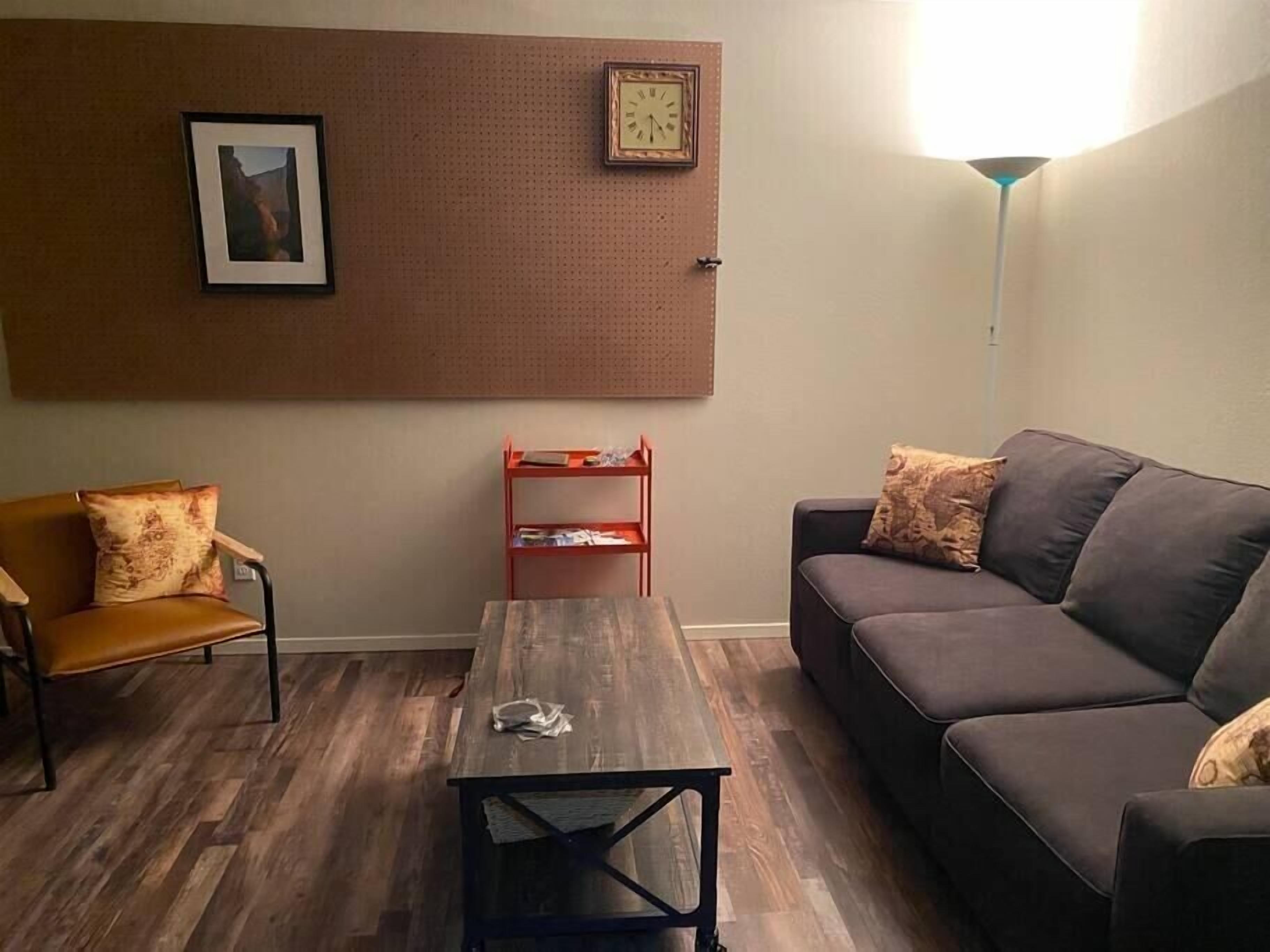 *Private 'Cabin In the Woods' - Sleeps 4 w/ PORCH