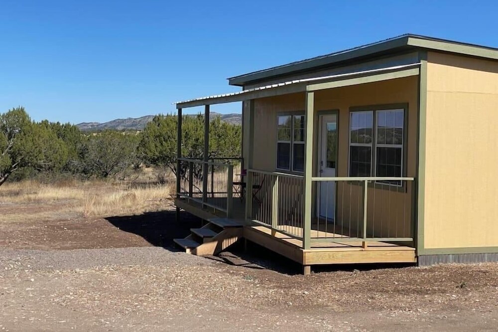 *Private 'Cabin In the Woods' - Sleeps 4 w/ PORCH