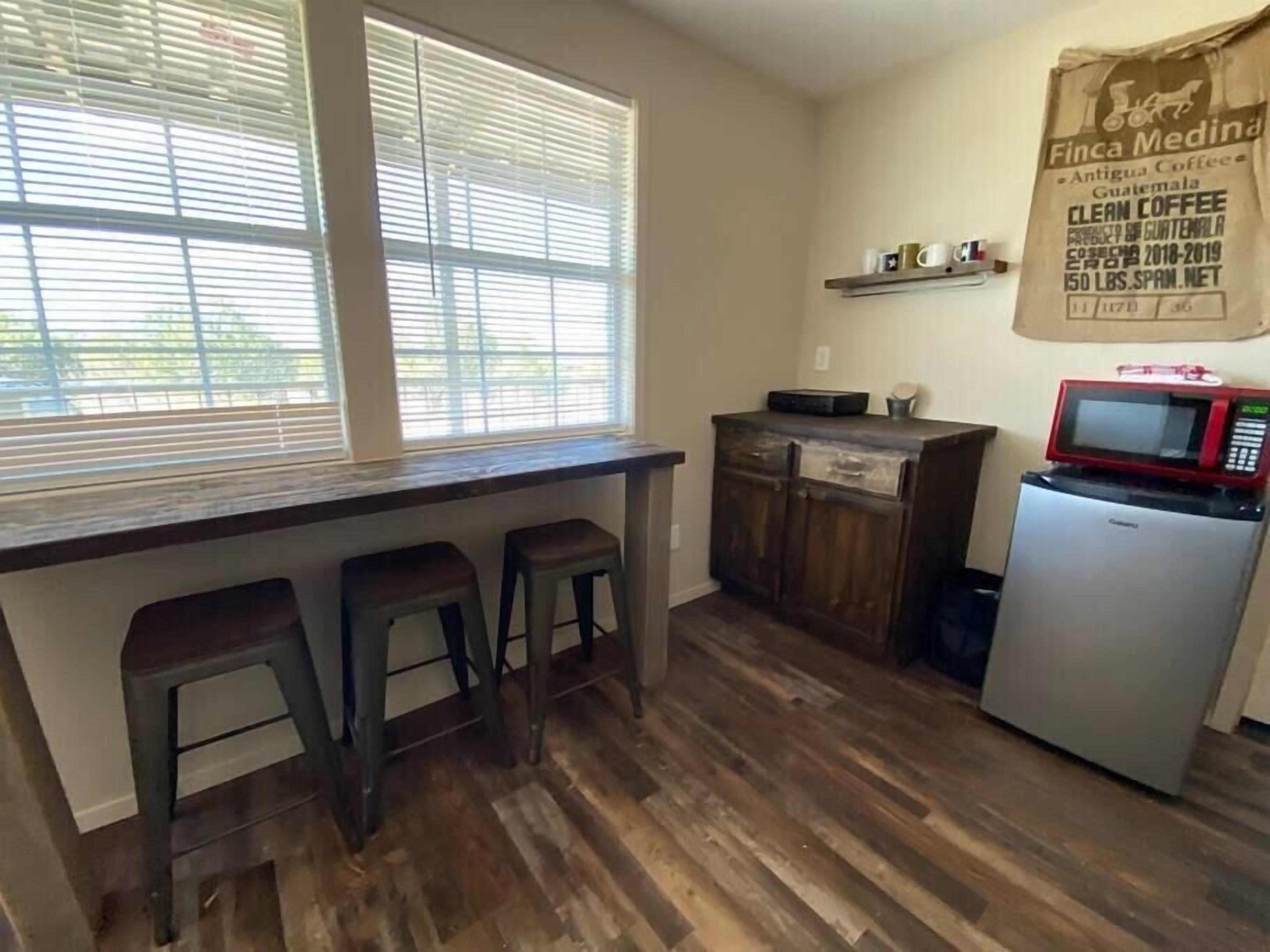 *Private 'Cabin In the Woods' - Sleeps 4 w/ PORCH