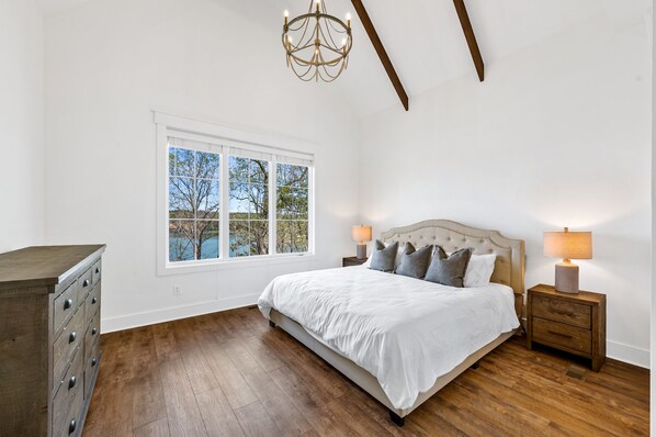 9 habitaciones, tabla de planchar con plancha, cuna de viaje y wifi 