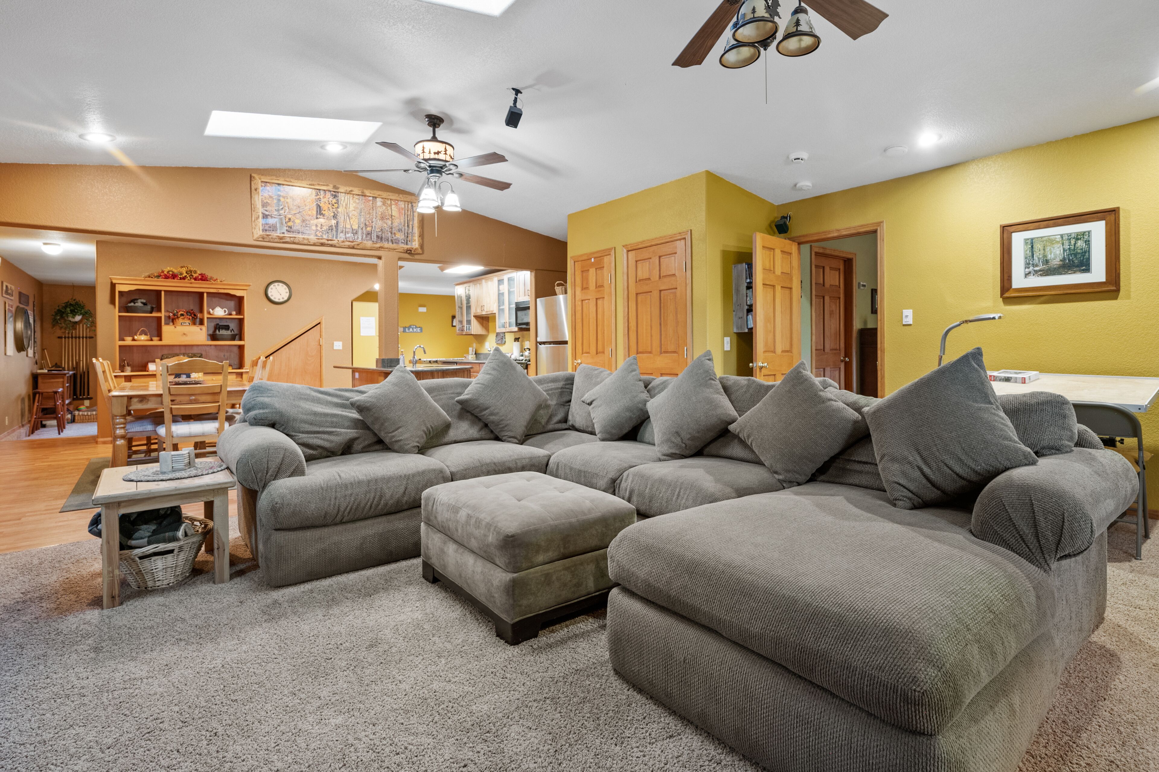 The Mauna Home - GORGEOUS MOUNTAIN RETREAT WITH FOOSBALL AND POOL TABLE!