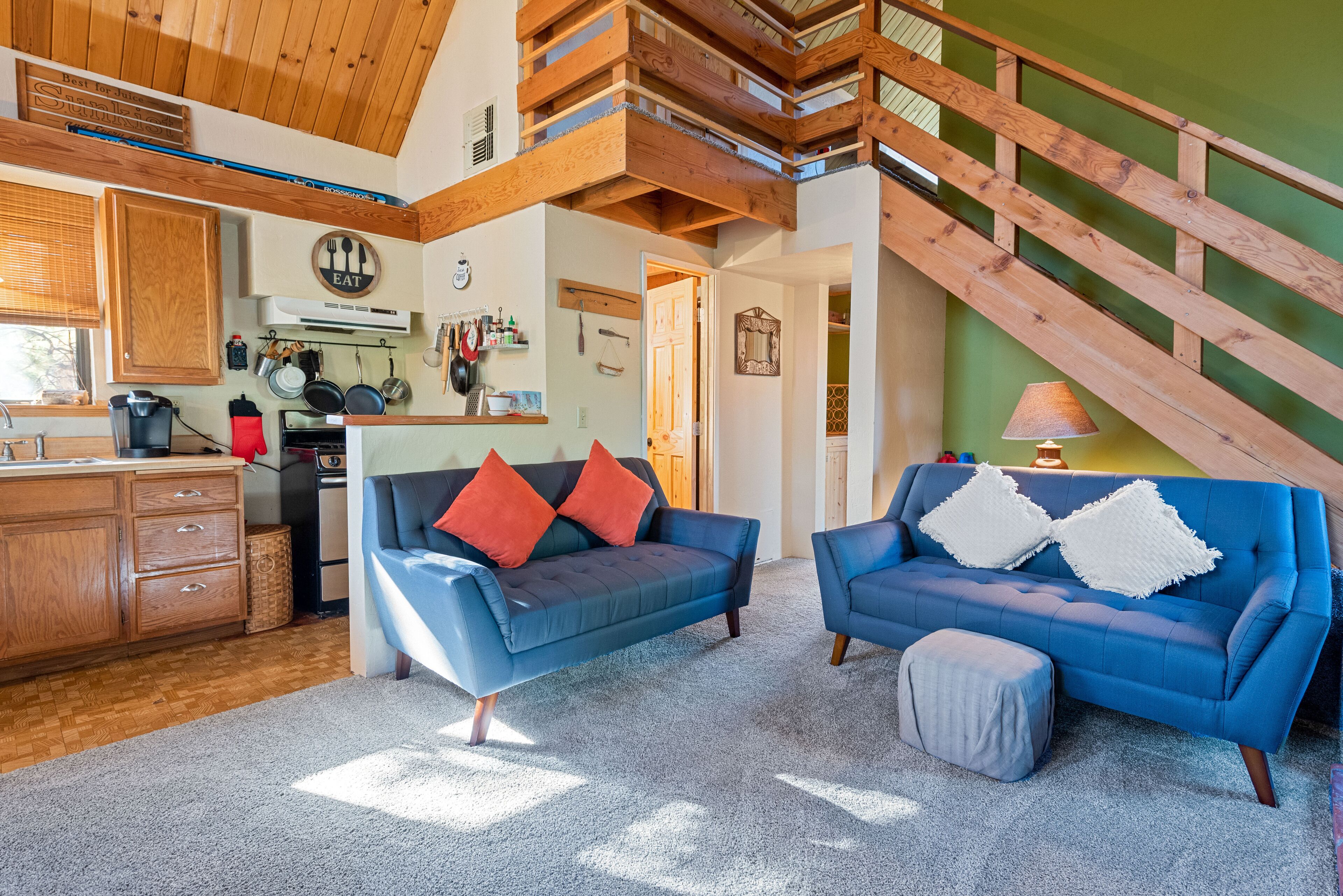 Treehouse On Rainbow - A newly remodeled cabin perfect for a mountain getaway