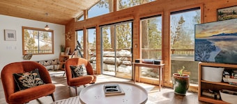 Nightcap Lodge - Hot Tub, Fireplace, Deck, Barbecue