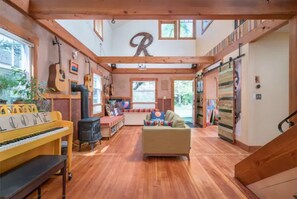 Interior - Artistic timberframe in the heart of the City (Bellingham)