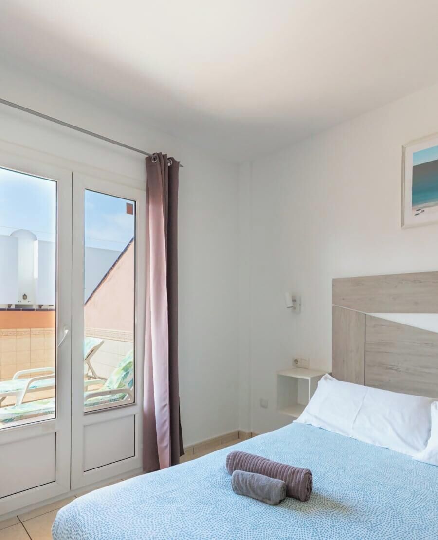 2 Schlafzimmer, Schreibtisch, Bügeleisen/Bügelbrett, Reisekinderbett