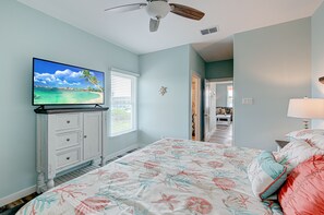9 bedrooms, iron/ironing board, WiFi, bed sheets - 2 Homes- Perfect location for large families or groups. Pool, Walk to BEACH (Port Aransas)