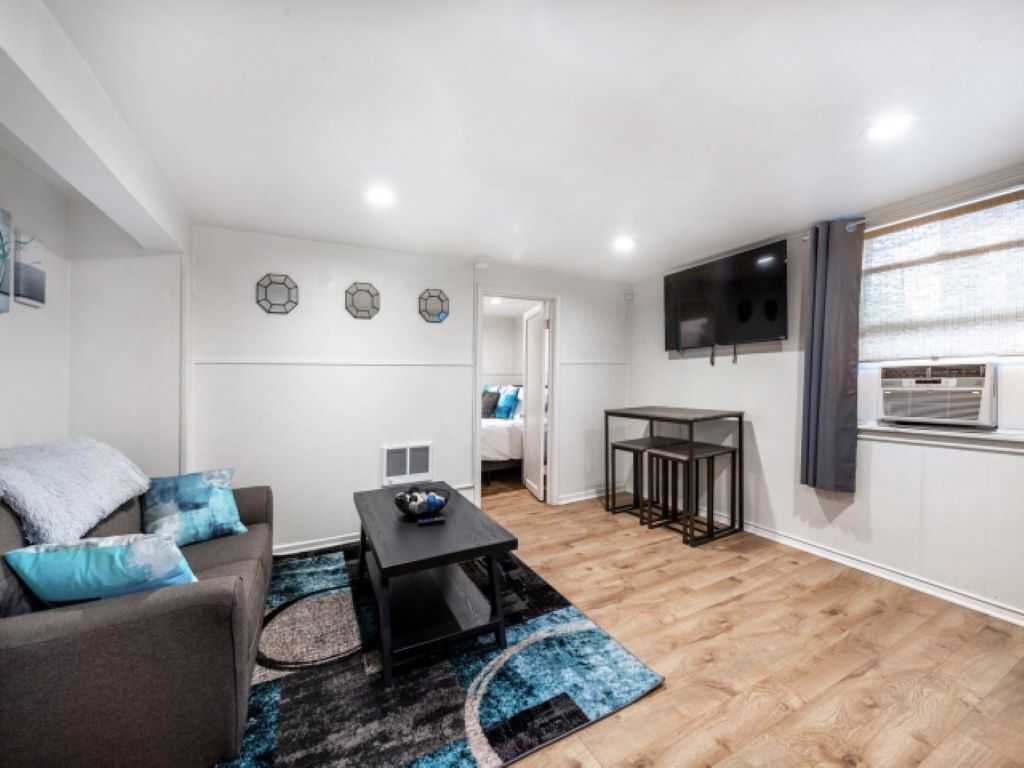 Quaint 1 Bed 1 Bath Apartment Close to Downtown