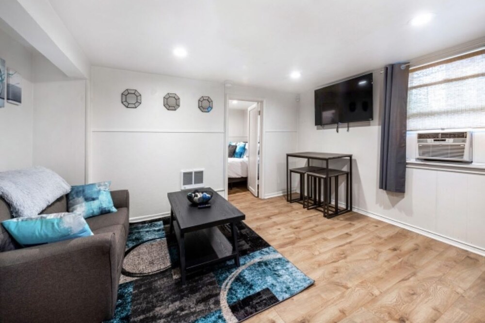 Quaint 1 Bed 1 Bath Apartment Close to Downtown