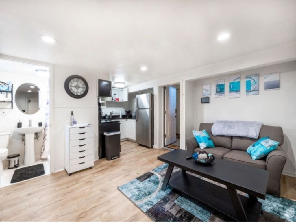 Quaint 1 Bed 1 Bath Apartment Close to Downtown