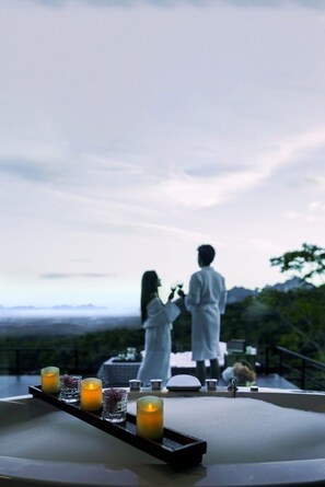 Honeymoon Villa | Balcony