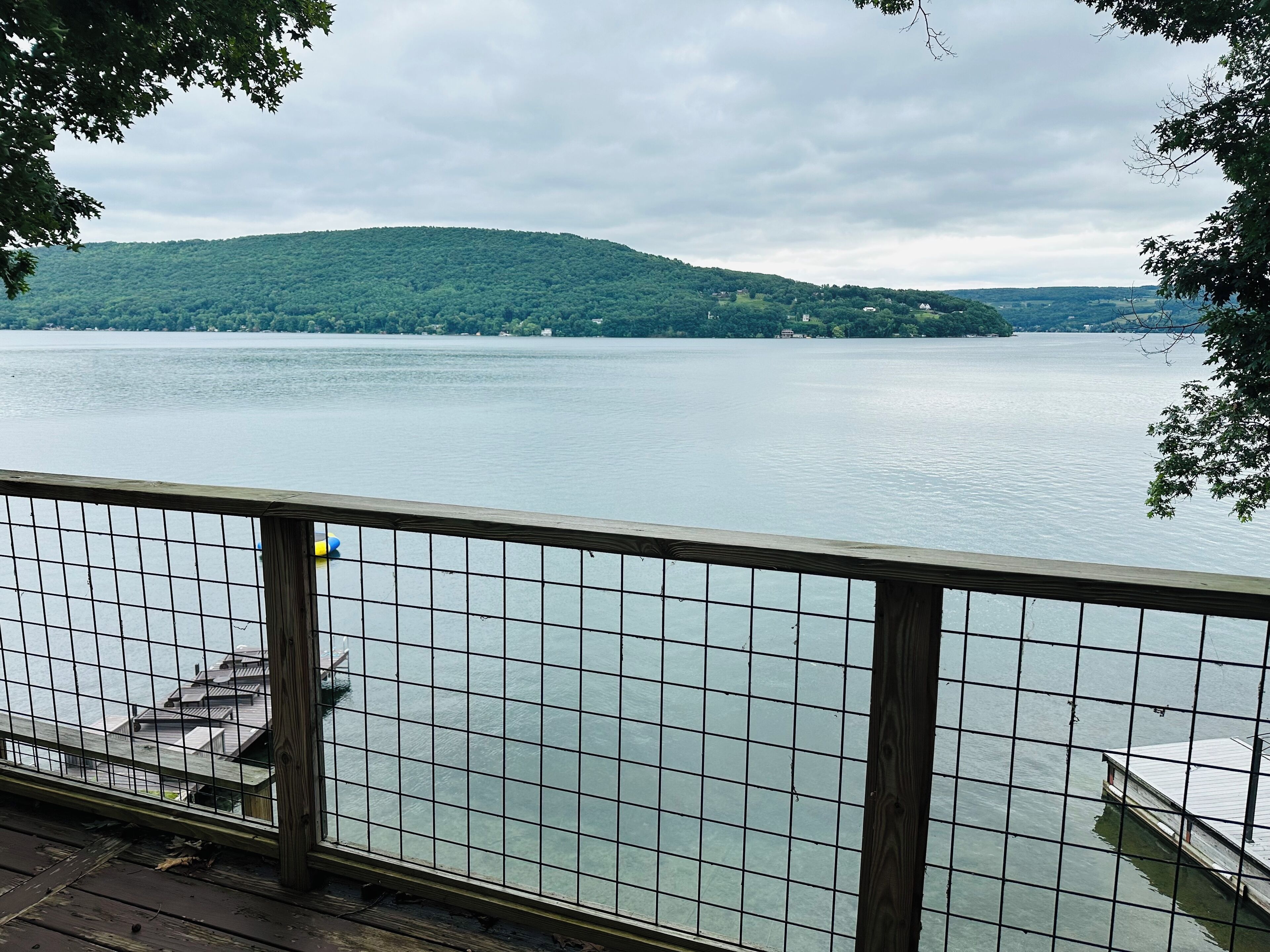 Large Waterfront Home , private parking, Bluff view, 