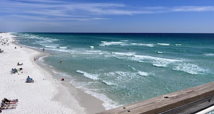 The Beach Cabin - 15 minutes from Navarre/Pensacola Beach Public Access!